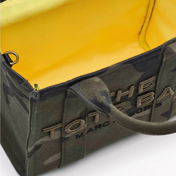 Marc Jacobs Green Camouflage Tote Bag - Picture 7 of 9